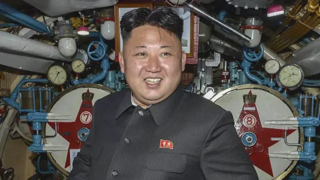 정상국가 지도자로서 일상적인 활동을 하고 있으며 미사일 발사 역시 정상임을 강조하고 있다