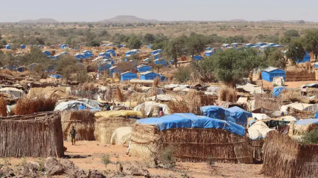Camp de réfugiés à Adre, dans l'est du Tchad, où vivent des réfugiés fuyant le conflit au Soudan.