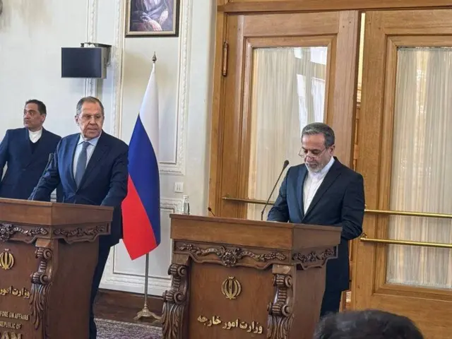 تصویر سوم دیدار پزشکیان با لاوروف