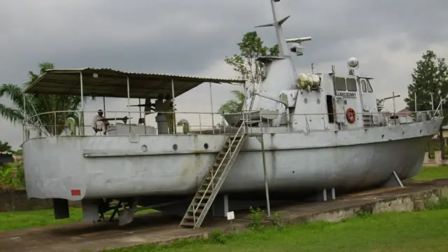 One of di war ship inside di museum.