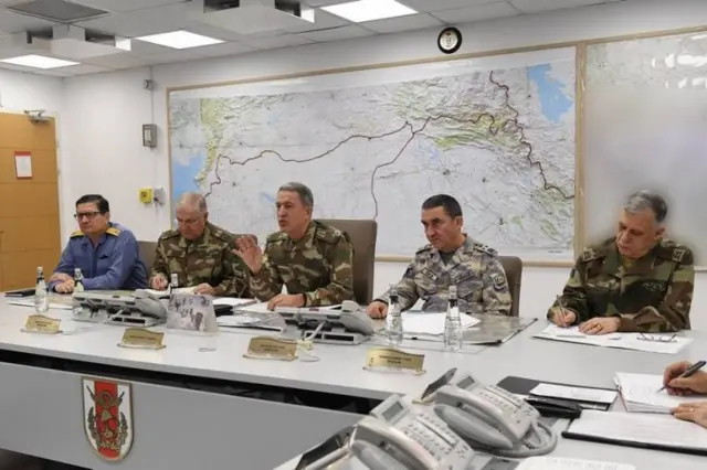 Genelkurmay Başkanı Orgeneral Hulusi Akar, kuvvet komutanlarıyla birlikte Zeytin Dalı Harekatı'nı yönetirken