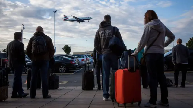 Туристи в аеропорту