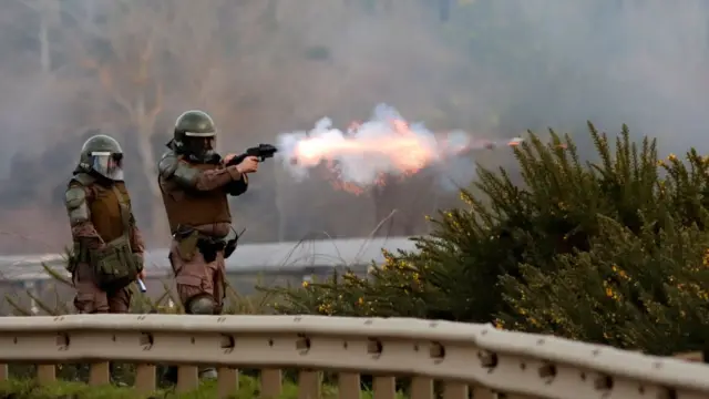 Enfrentamiento entre la policía y mapuches.
