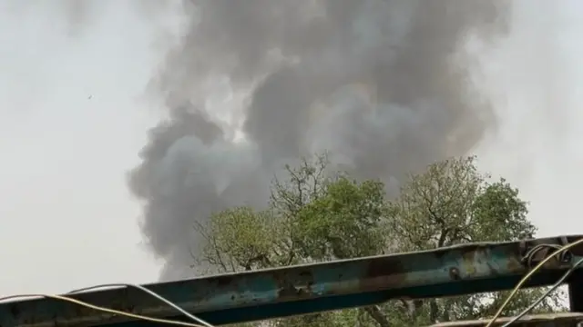 Une vue de la fenêtre de la chambre d'Abdallalateif Eltayeb, à El Geneina