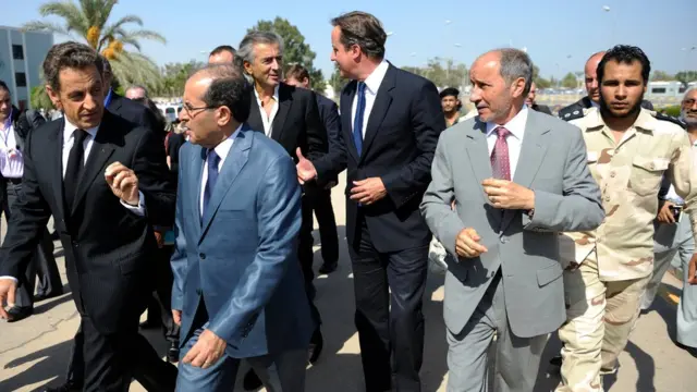 كاميرون وساركوزي خلال زيارة طرابلس سنة 2011