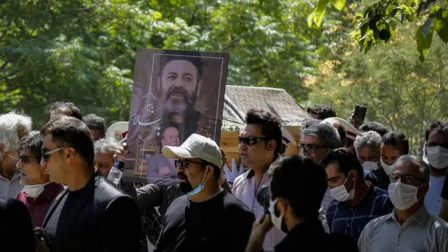 مراسم خاکسپاری محمد علی کشاورز