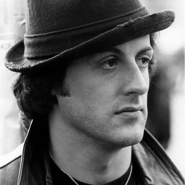 Рокки живет в интерьерах промышленных и рабочих районов Филадельфии, еще не подвергшейся тотальному облагораживанию