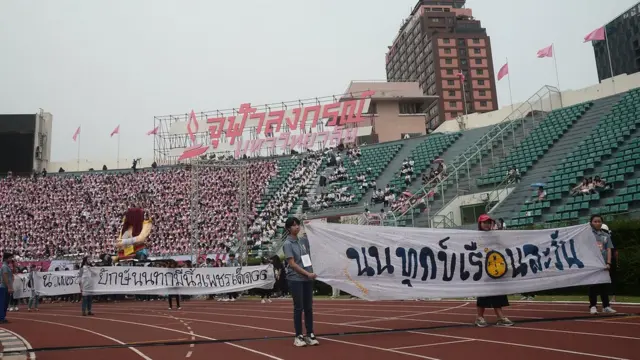 ขบวนพาเหรดล้อการเมือง มธ.