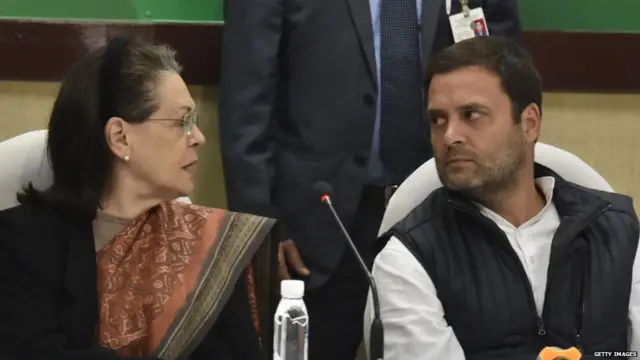 સોનિયા ગાંધી અને રાહુલ ગાંધીની તસવીર