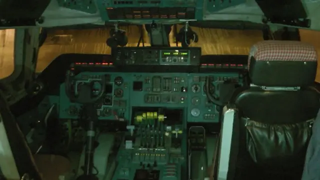 භාණ්ඩ හෝ ඉන්ධනවලින් තොර වූ විට ටොන් 175ක බරින් යුතු වේ.