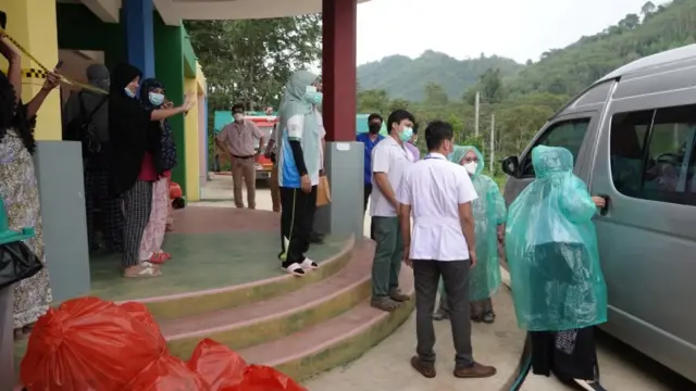 ทีมแพทย์และพยาบาล รพ. ธารโต เตรียมลงพื้นที่