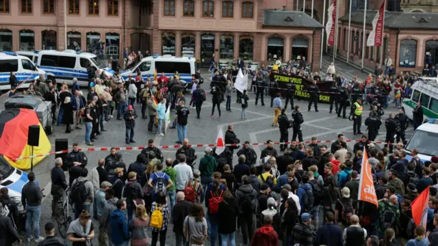 জার্মানির মেইনজ শহরে ডানপন্থীদের বিরুদ্ধে একটি বিক্ষোভ চলছে। ফাইল ছবি