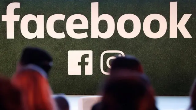 Georg Soros çıxışı vaxtı Google və Facebook-un adını çəkib