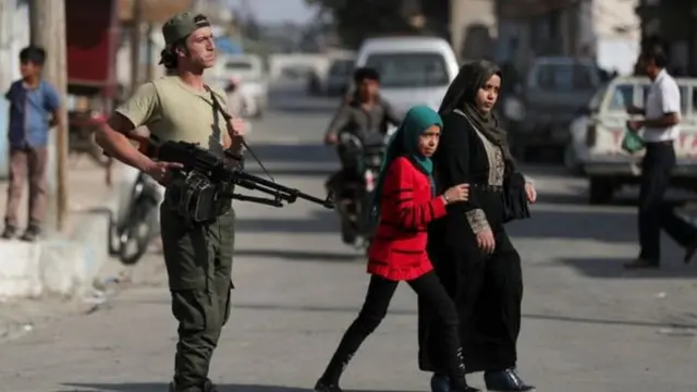 Inyeshyamba z'Abanya-Syria ziterwa inkunga na Turukiya zigaruriye umujyi wa Tal Abyad uri ku mupaka