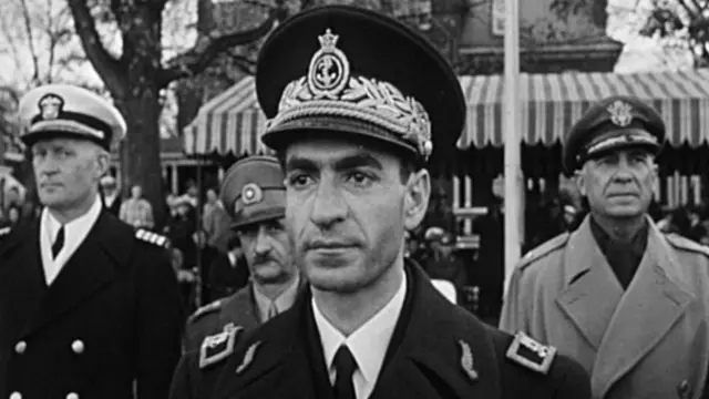 الشاه محمد رضا بهلوي.
