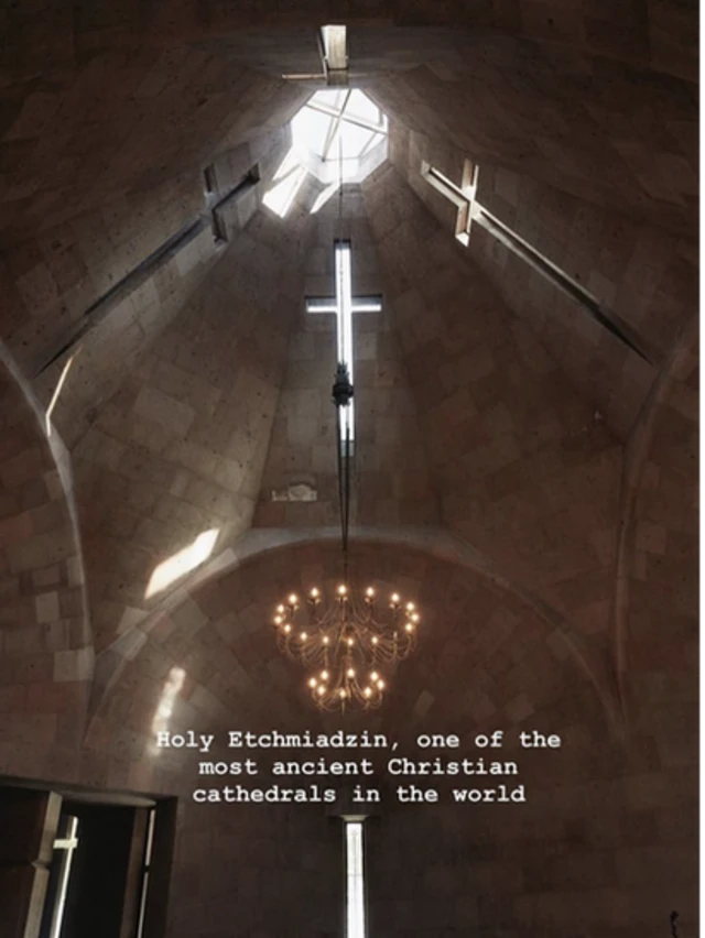 Фотография с крещения детей Кардашьян в Эчмиадзине