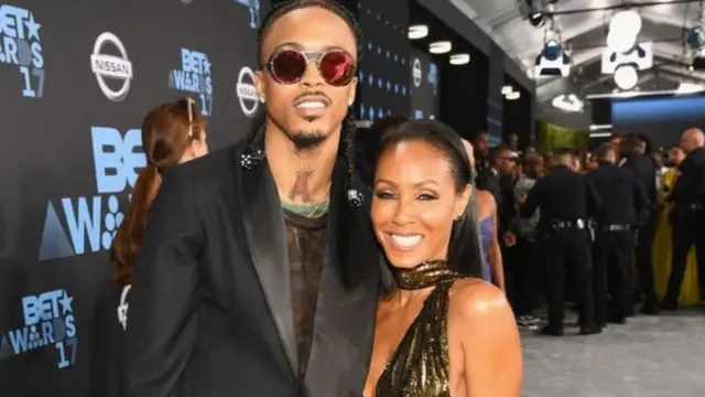 ራፕር ኣጋስት ኣልሲና ምስ ጃዳ ፒንከት ስሚዝ