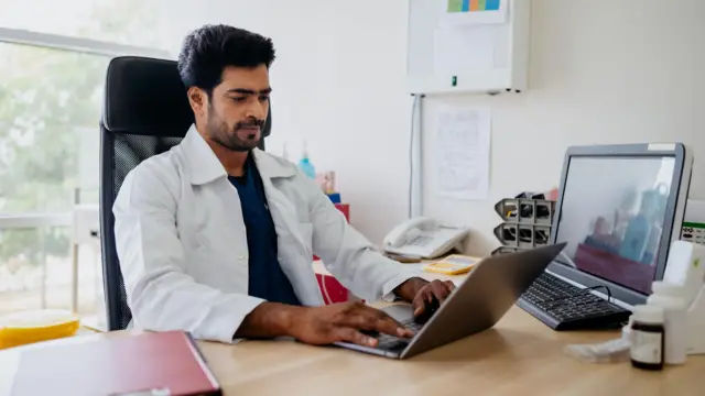 வாக்-இன் நேர்காணல் மூலம் மருத்துவர்கள் நியமனம்