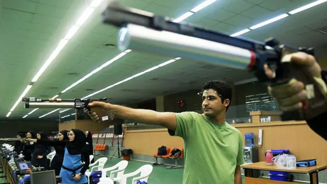 وحید گلخندان