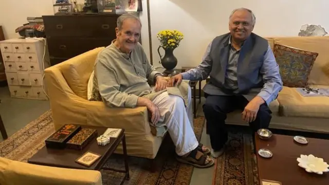 गेल्या वर्षी ऑक्टोबरमध्ये मार्क टली यांच्या वयाची 90 वर्षे पूर्ण झाली होती