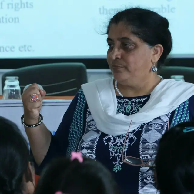 अ‍ॅड. वर्षा देशपांडेंनी 1990 मध्ये या कामाची सुरुवात केली. पण त्याचा पाया मात्र लहानपणीच रचला गेल्याचं त्या सांगतात. 