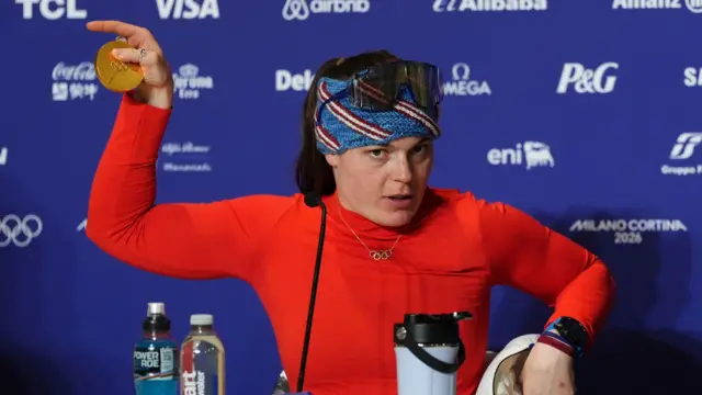 Brizi Džonson na konferenciji za medije