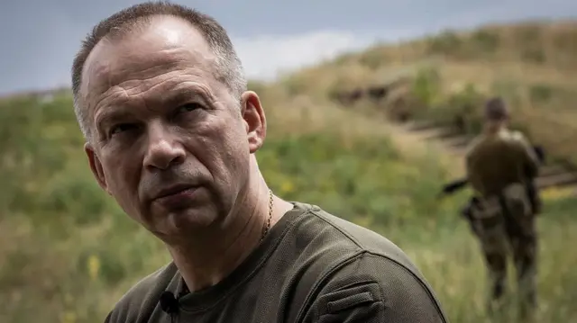 El comandante en jefe de Ucrania, Oleksandr Syrskyi, fue destituido después de varios días de protestas.