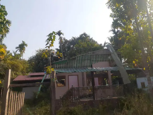 ဖျက်ဆီးခံရတဲ့ အိမ်တွေ