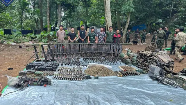 သိမ်းဆည်းရမိတဲ့ လက်နက်တွေနဲ့ ပူးပေါင်းတိုက်ခိုက်ခဲ့ကြသူတွေ