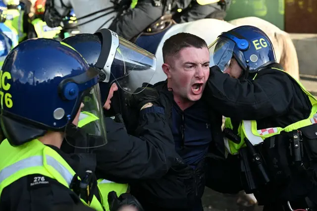 પોલીસ, વિરોધ પ્રદર્શન, બીબીસી, ગુજરાતી