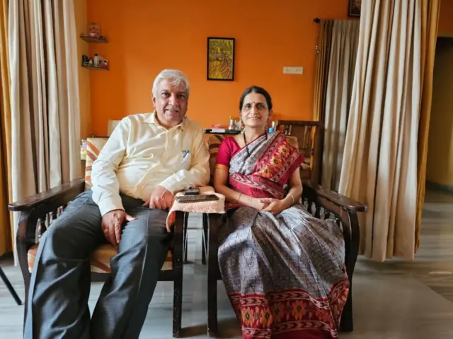 મુંબઈના પોતાના ઘરમાં શૈલેષ અને વંદના