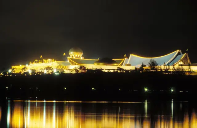 સુલતાનના પૅલેસ ઇસ્તાના નુરુલ ઇમાનની તસવીર 