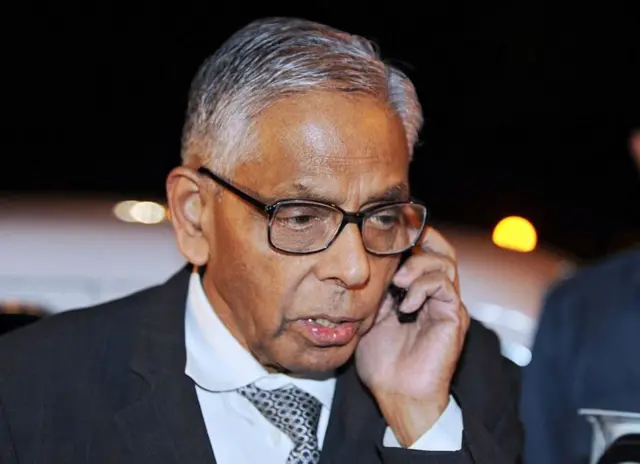 एम के नारायणन 