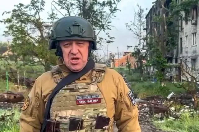 Пригожин Россиянын аскердик жетекчилигин «Вагнердин» согушкерлери турган лагерлерге ракеталык чабуул жасады деп айыптады. 