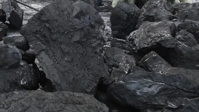 Чуусу бүтпөгөн ЖЭБде мындан бир нече жыл мурун да чоң чуу чыккан эле. Анда Казакстандан радиацияланган көмүр тымызын ташылып келип, ал кийин гана ачыкка чыккан