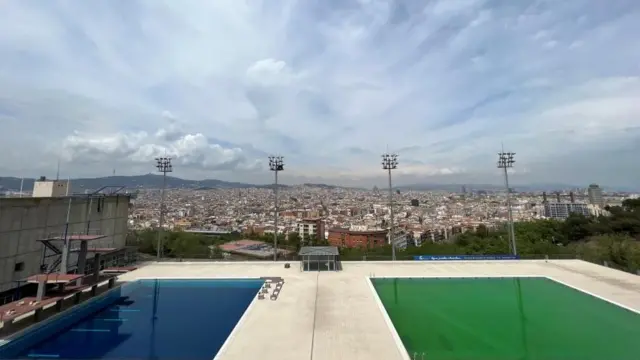 View show di municipal swimming pools of Montjuic, aevel since 1990 due to extreme drought, for Barcs di supply of drinking water don fall to im lowest lelona, Spain May 7