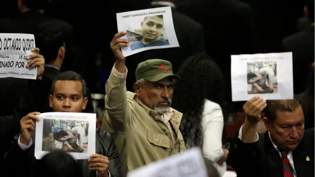 Diputados opositores en el Congreso hondureño.