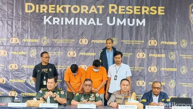 TNI AD dan Polda Metro Jaya mengungkap kasus pencurian ratusan kendaraan bermotor yang barang buktinya di gudang milik TNI.