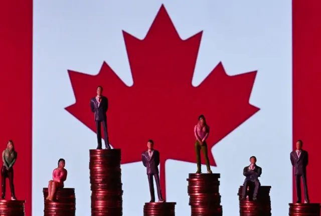 ઈમિગ્રેશન મંત્રાલયના જણાવ્યા મુજબ, વર્ક પરમિટના આધારે કેનેડામાં અસ્થાયી રીતે રહેતા લોકો પણ સરકારી નીતિ હેઠળ ત્યાં રહીને એડવાન્સ વિઝા માટે અરજી કરી શકે છે