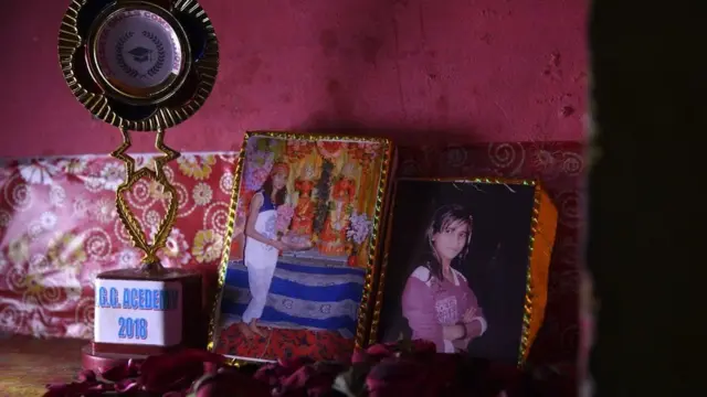 સંજલિની તસવીરો અને ટ્રૉફી