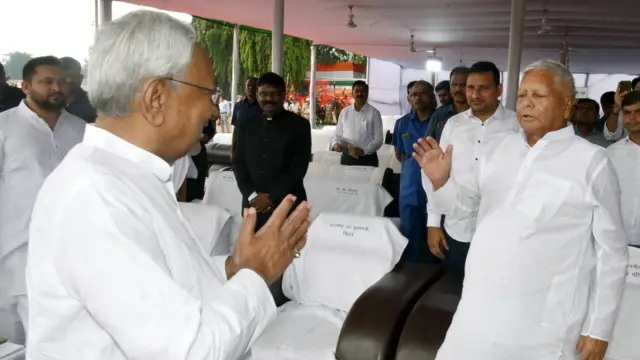 पार्टी के अंदर अपनी ताक़त दिखाकर नीतीश ने एक तीर से कई निशाने साधने की कोशिश की है.