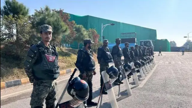 डी-चौक पर सुरक्षा के बंदोबस्त