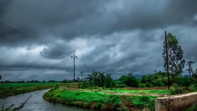 હાલમાં બંગાળની ખાડીમાં એક સિસ્ટમ સર્જાઈ છે અને તેના કારણે હવામાનમાં પણ ફેરફાર થઈ રહ્યો છે ગુજરાત ચોમાસું વરસાદ હવામાન ખેતર ખેતી ખાતર પાણી પૂર બીબીસી ગુજરાતી હવામાન મૌસમ