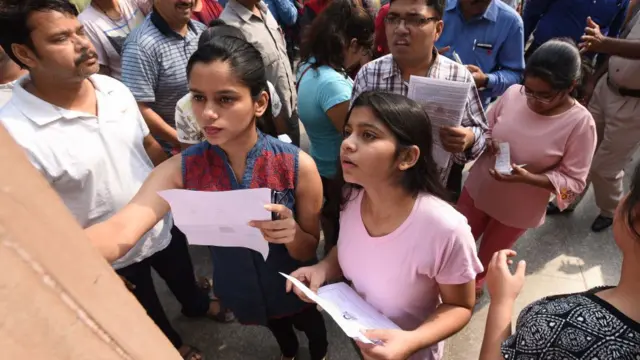 "தமிழில் நீட் தேர்வு எழுதியவர்களுக்கு கருணை மதிப்பெண் கிடையாது" - உச்சநீதிமன்றம்