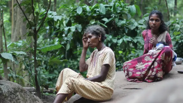 वेलुता यांच्या परिवारातले लोक