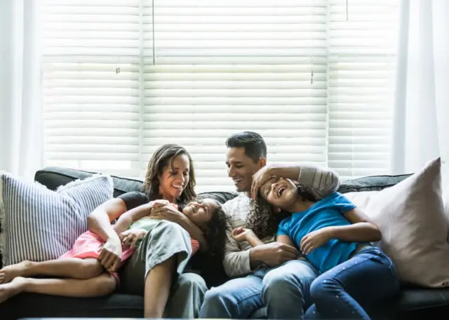 Familia con dos hijos
