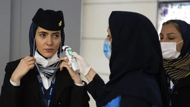 سنجش کرونا در فرودگاه