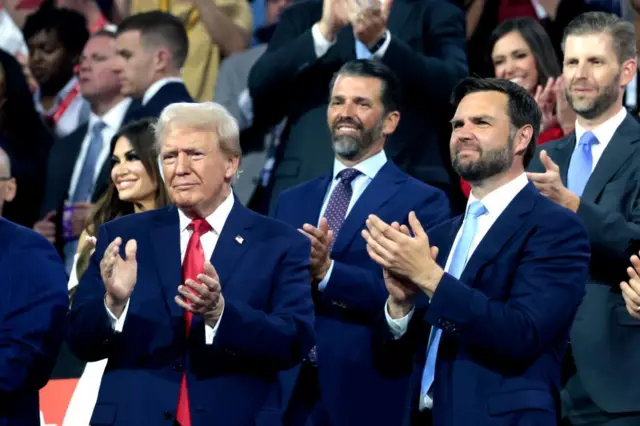 ডোনাল্ড ট্রাম্পকে ২০১৬ সালে সমালোচনা করার কোনও সুযোগ ছাড়েননি মি. ভান্স।