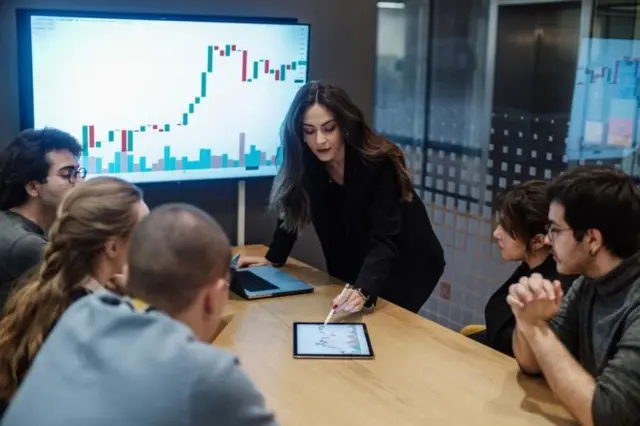 शेअरबाजारातील अनिश्चितता पाहून, अनेक लोक आता गुंतवणुकीसाठी नवीन पर्याय शोधत आहेत.