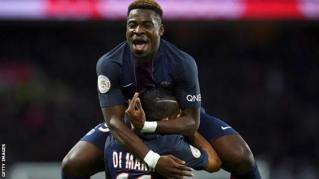 Kiungo wa safu ya kati-nyuma wa Tottenham na Ivory Coast Serge Aurier